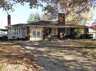 910 N Monroe St, Litchfield, IL 62056