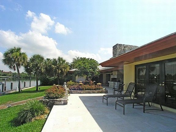 4th image of 225 Leucadendra Dr