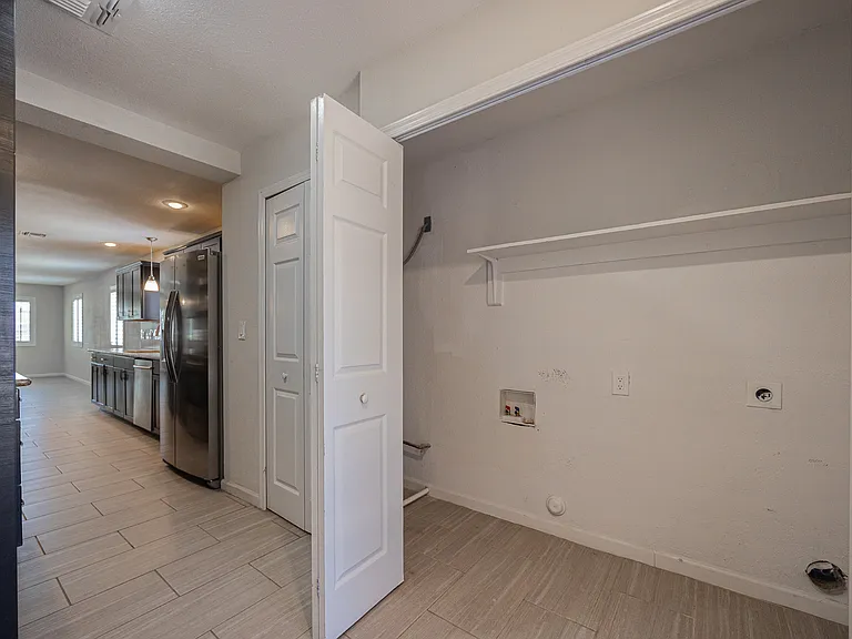 1332 E Whitton Ave — Photo 24