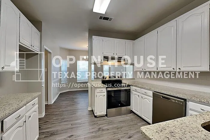 2129 Carrington Ave — Photo 7