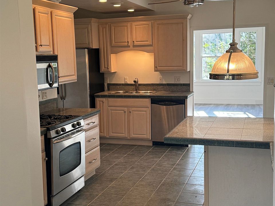 2nd image of 812 Tyler Ave