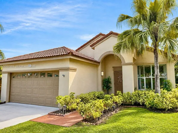 825 Falling Water Rd, Fort Lauderdale, FL 33326