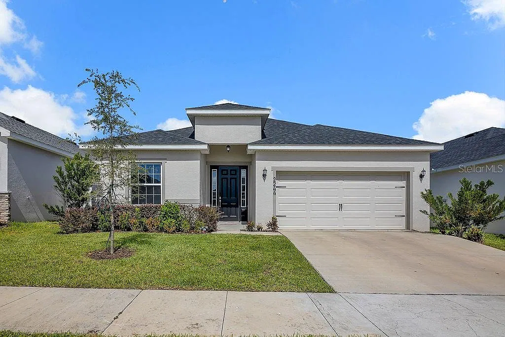 4 bed, 2.5 bath, 2034 sqft, $2,400 — Photo 1