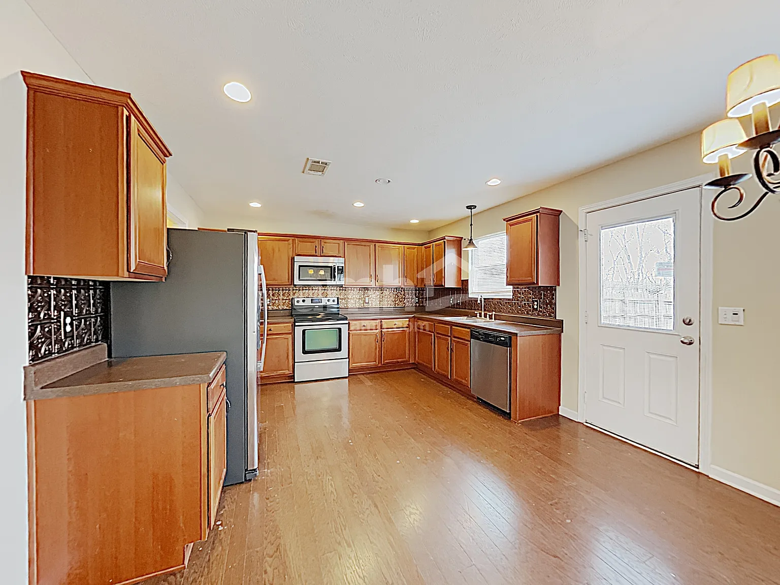 3 bed, 2.5 bath, 2289 sqft, $2,625 — Photo 3