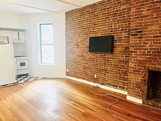 Rented by CitySites Real Estate Group | media 9