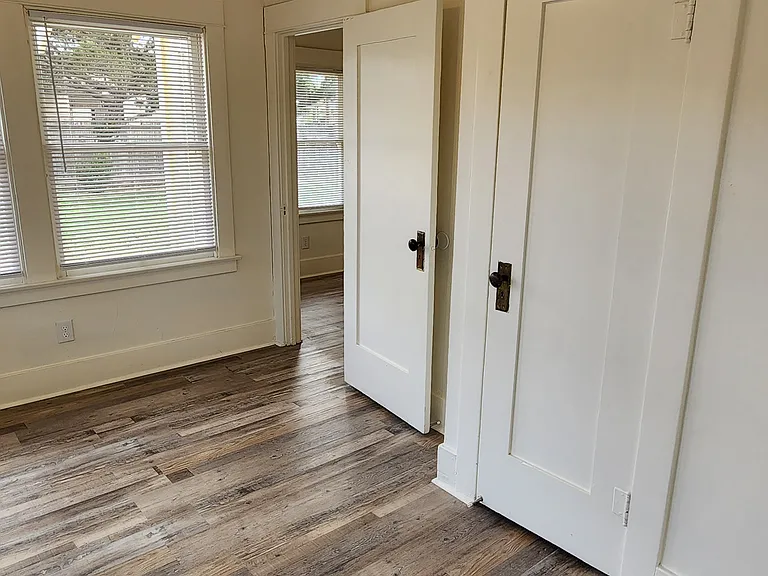 401 N Cherry St — Photo 20