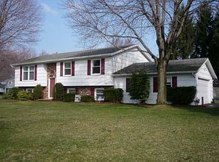 1080 Larkston Dr, Webster, NY 14580