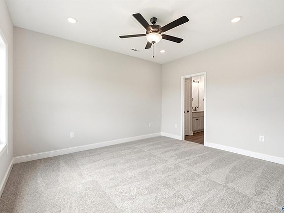 4th image of 208 Irish Hill Dr