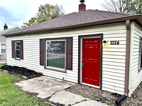2nd image of 2124 Whalen Ave