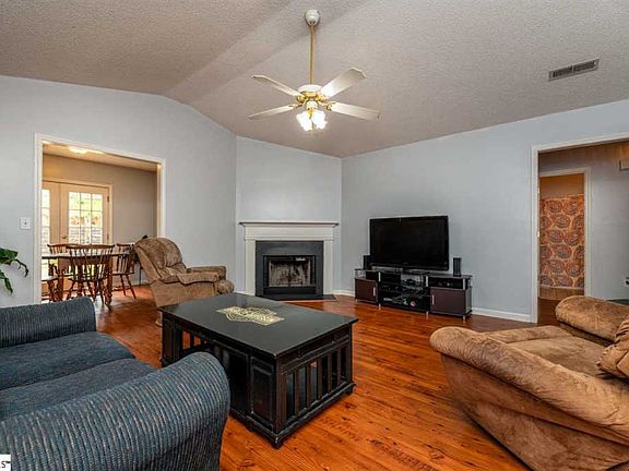 2nd image of 205 Kingfisher Dr
