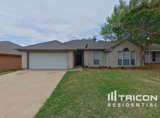 7464 Arbor Hill Dr, Fort Worth, TX 76120
