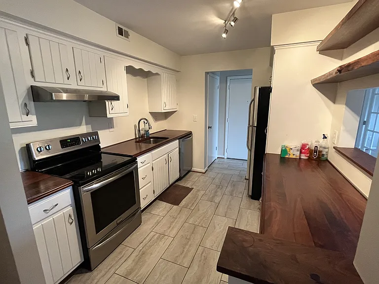 103 N Edgewood Dr #8 — Photo 14