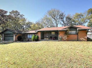 925 Briarwood Dr, Bartlesville, OK 74006