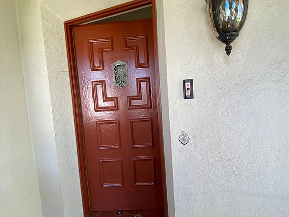 2nd image of 443 S Palm Dr