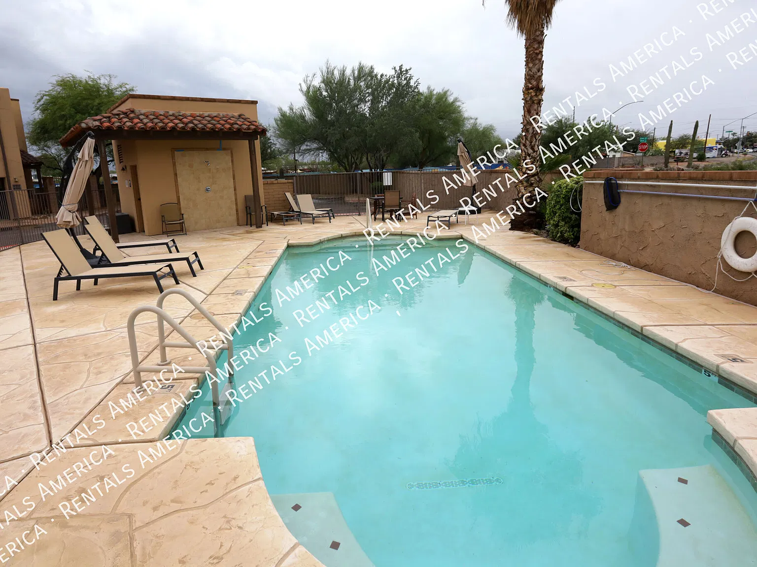 Upscale 3bed/3bath Town Home with Community Pool! — Photo 3