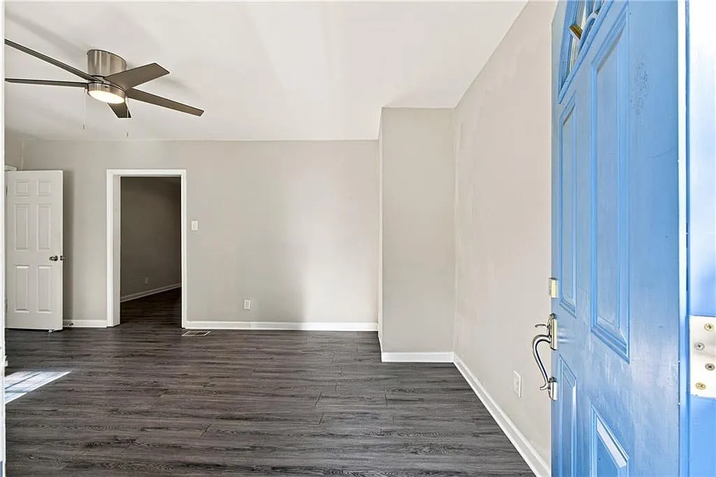 3 bed, 2.0 bath, 1339 sqft, $1,750 — Photo 2