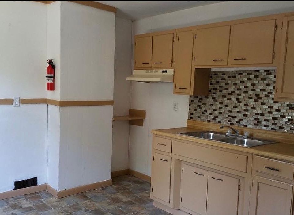 2nd image of 40 Magnolia St #Up