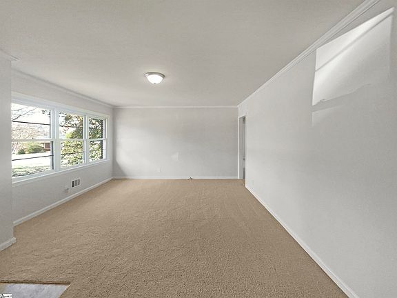 3rd image of 8 Leland Cir