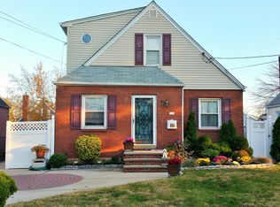6 S Georgia St, Valley Stream, NY 11580
