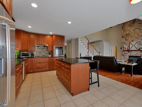 5th image of 25 Cypress Ln
