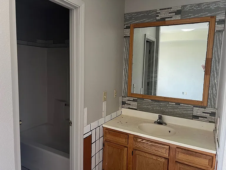 2712 Oak Dr — Photo 6