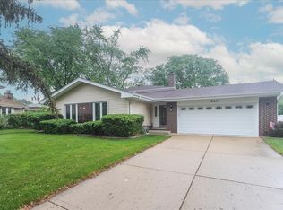 533 Raymond Ct, Schaumburg, IL 60193