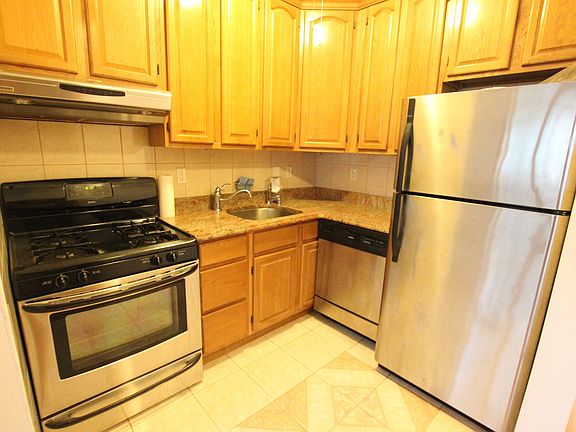 5th image of 26 Broome St APT 3