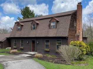 7220 Sugarbush Ln, Chagrin Falls, OH 44022