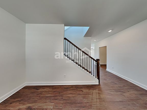 5th image of 2083 Windsor Park Ave