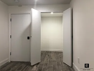 Rented by R New York