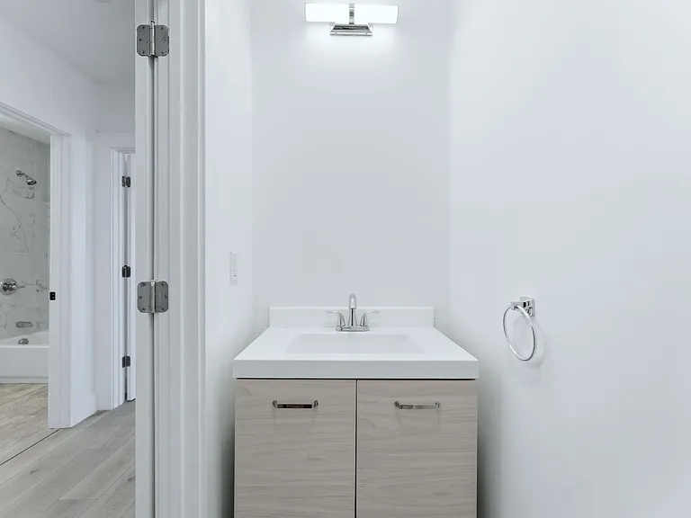 Shepherds Lane Commons — Photo 19