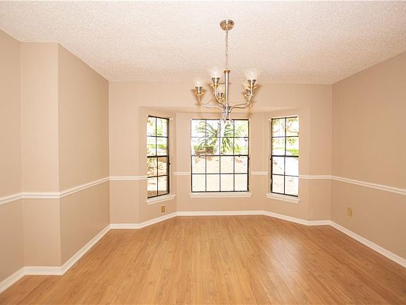 5th image of 664 Smokerise Blvd