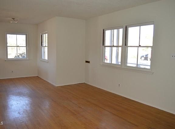 3rd image of 3439 Earlswood Dr