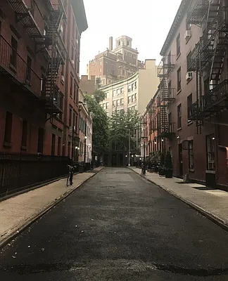 Rented by LJ Sloane Management | media 31