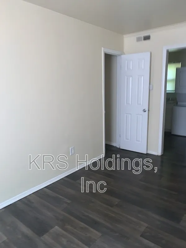2 bed, 1.0 bath, 900 sqft, $1,295 — Photo 4