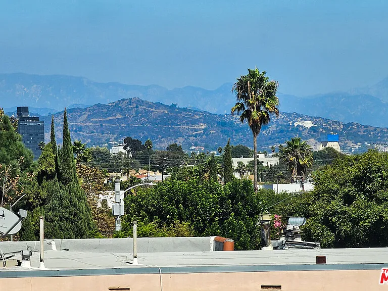 1921 Carmona Ave — Photo 20