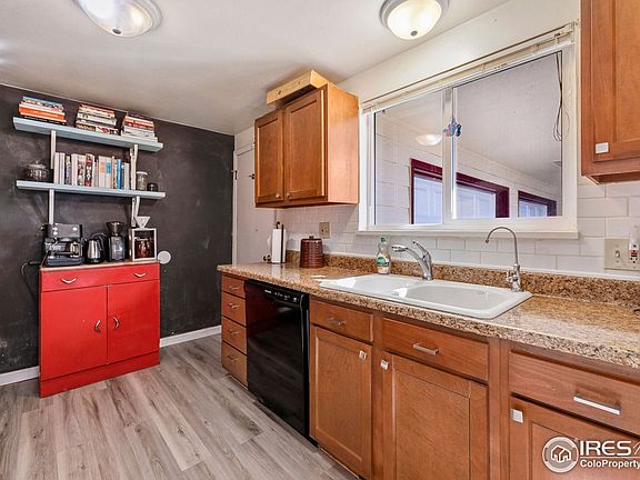 3rd image of 923 W Kelly Dr #Na