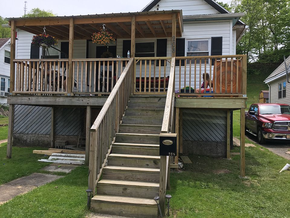 2nd image of 208 Howard St