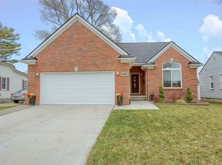 22331 Lanse St, Saint Clair Shores, MI 48081