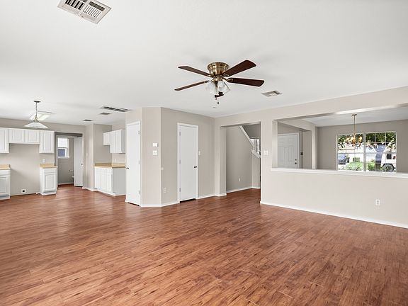 5th image of 303 Wegstrom St