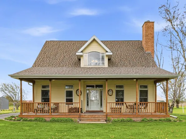 W8990 Sharratt ROAD, Van Dyne, WI 54979