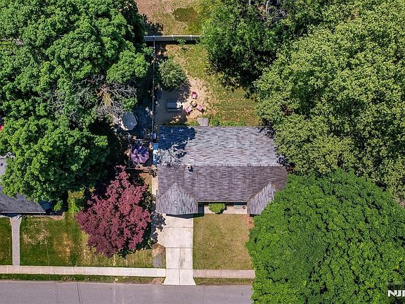 4th image of 559 Herrmann Ave