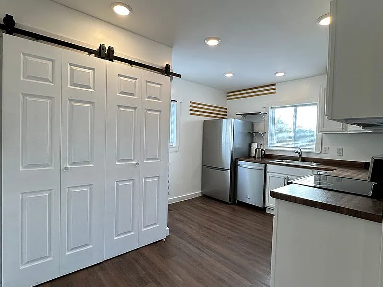 1404 W Bethel Ave — Photo 11