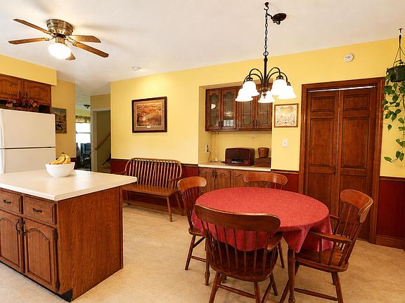 3rd image of 85 Dumont Avenue