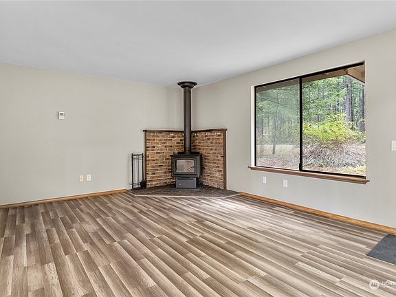 5th image of 340 N Lake View Drive