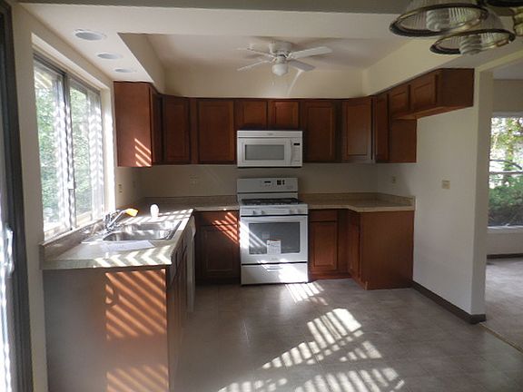 4th image of 211 E Cedarwood Ct