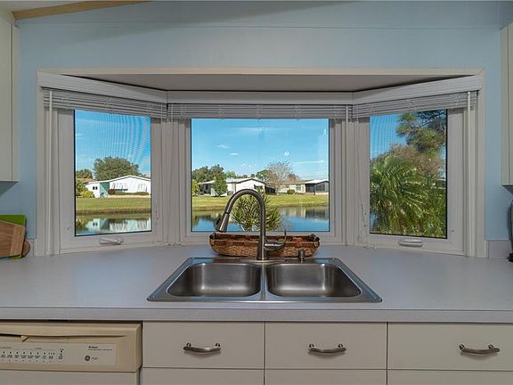 3rd image of 725 Watersedge Ct