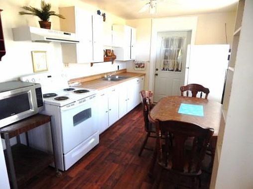 4th image of 305 W Avenue E