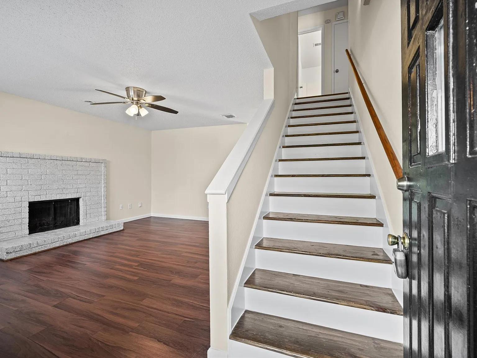 3 bed, 2.5 bath, 1336 sqft, $1,650 — Photo 3