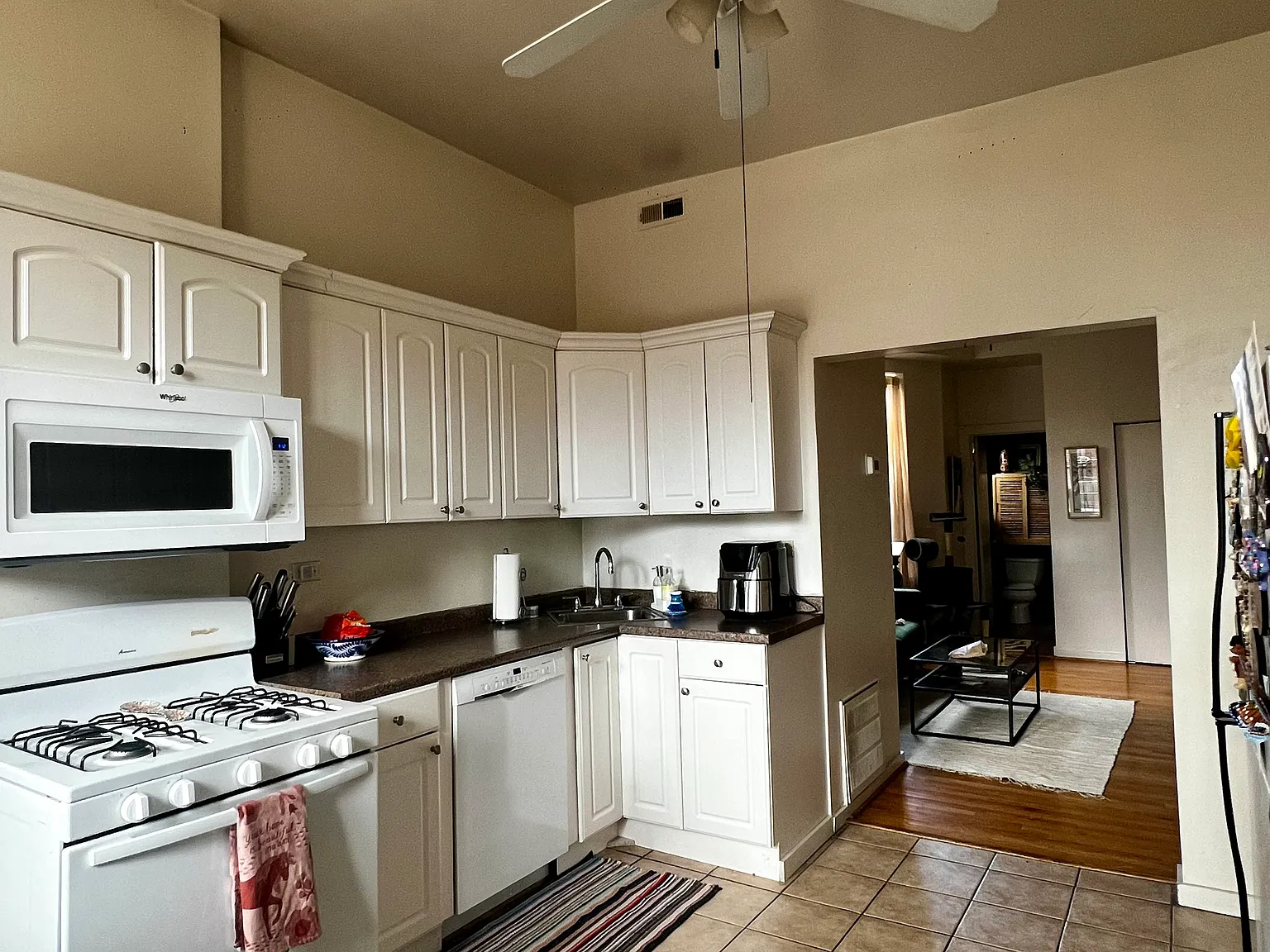 2 bed, 800 sqft, $1,700 — Photo 2